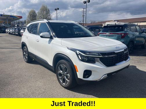 Snow White Pearl 2024 Kia Seltos S