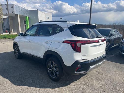 Snow White Pearl 2024 Kia Seltos S