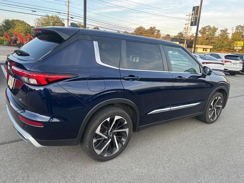 2022 Mitsubishi Outlander SE