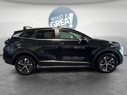 Ebony Black 2024 Kia Sportage EX