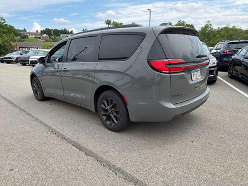 Ceramic Gray Clearcoat 2021 Chrysler Pacifica Limited