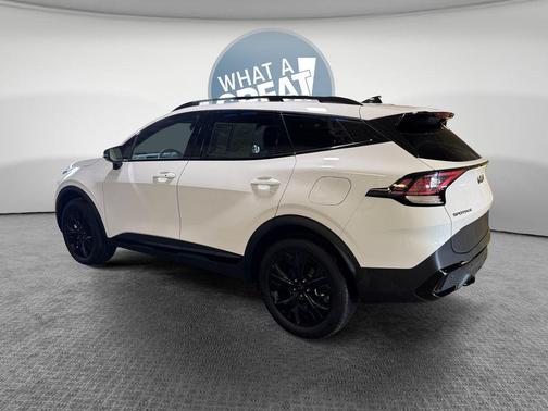 Glacial White Pearl 2025 Kia Sportage X-Line