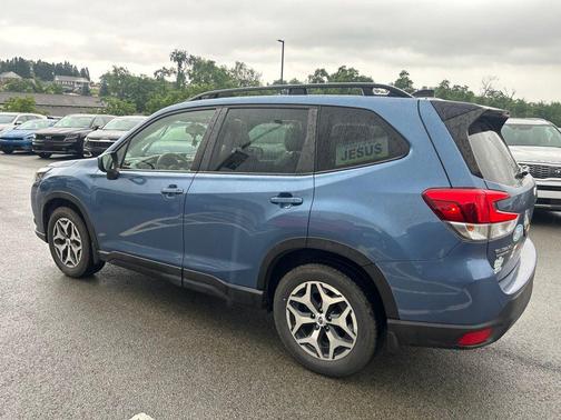 Horizon Blue Pearl 2024 Subaru Forester Premium