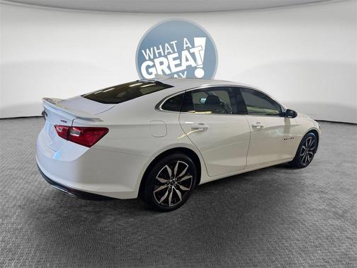 2022 Chevrolet Malibu FWD RS