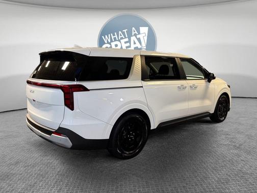 Snow White Pearl 2026 Kia Carnival LXS
