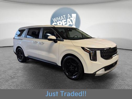 Snow White Pearl 2026 Kia Carnival LXS