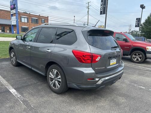 2017 Nissan Pathfinder SV