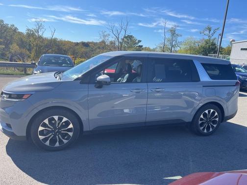 2024 Kia Carnival EX