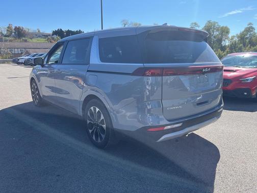 2024 Kia Carnival EX