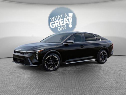 Aurora Black Pearl 2026 Kia K4 GT-Line