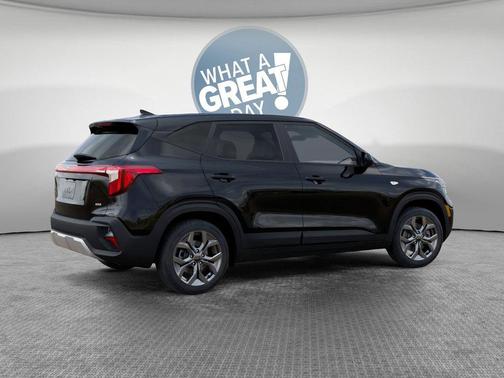 Fusion Black 2026 Kia Seltos LX