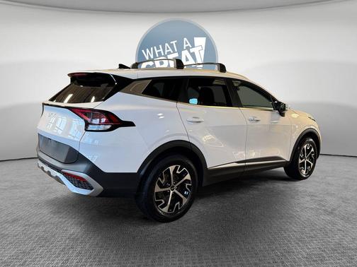 Glacial White Pearl 2024 Kia Sportage EX