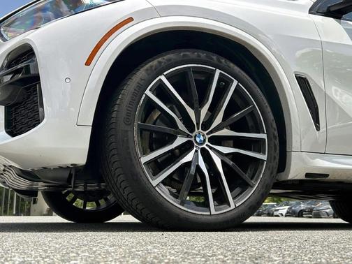 Alpine White 2023 BMW X5 xDrive40i