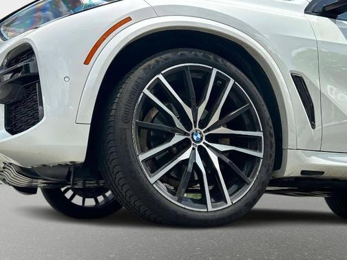Mineral White 2022 BMW X5 sDrive40i