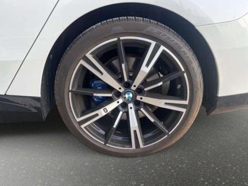 Mineral White Metallic 2025 BMW 530 i