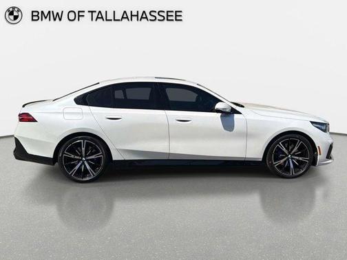 Mineral White Metallic 2025 BMW 530 i