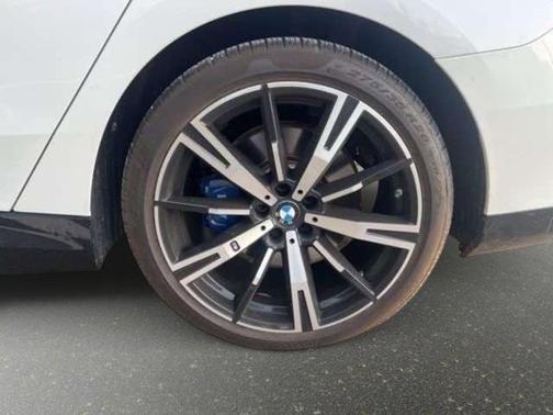 Mineral White Metallic 2025 BMW 530 i