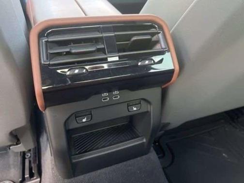 Mineral White Metallic 2025 BMW 530 i