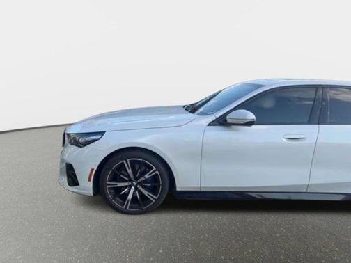 Mineral White Metallic 2025 BMW 530 i