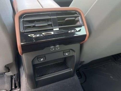 Mineral White Metallic 2025 BMW 530 i