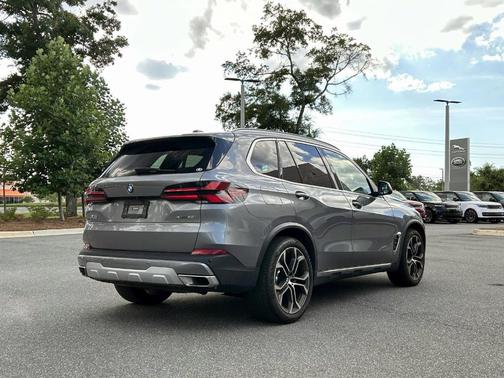 Gray 2024 BMW X5 xDrive40i