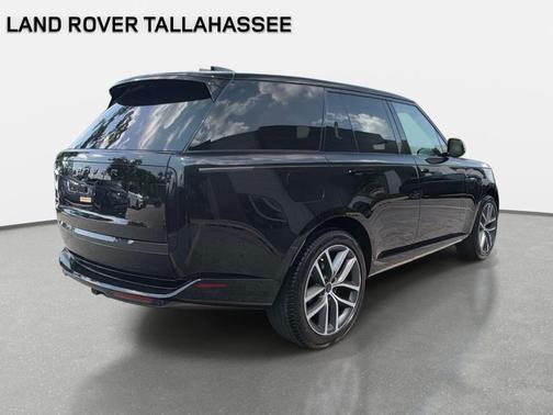 Santorini Black 2026 Land Rover Range Rover P400 SE