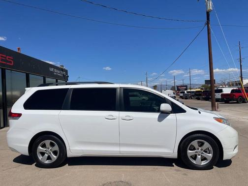 2013 Toyota Sienna LE Auto Access Seat
