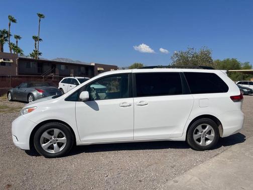 2014 Toyota Sienna LE Auto Access Seat