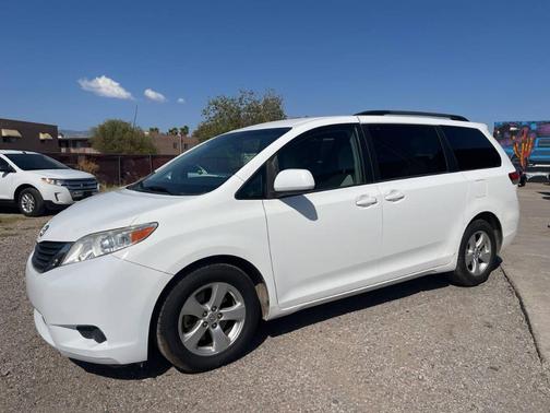 2014 Toyota Sienna LE Auto Access Seat