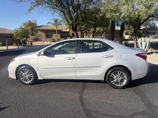 Classic Silver Metallic 2014 Toyota Corolla LE