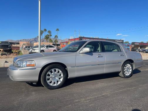 2010 Lincoln Town Car Signature Limited