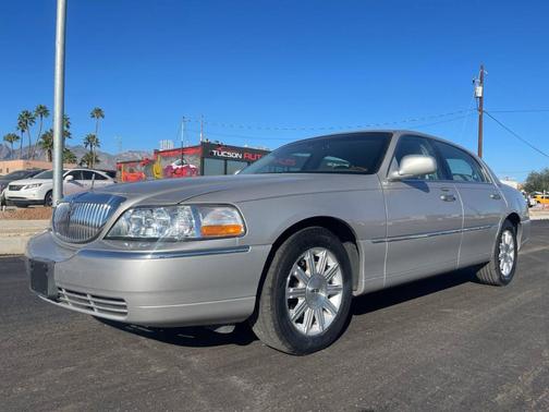 2010 Lincoln Town Car Signature Limited
