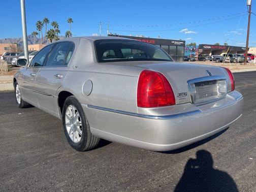 2010 Lincoln Town Car Signature Limited