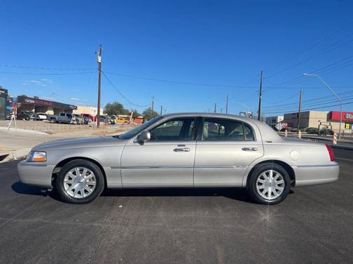 2010 Lincoln Town Car Signature Limited