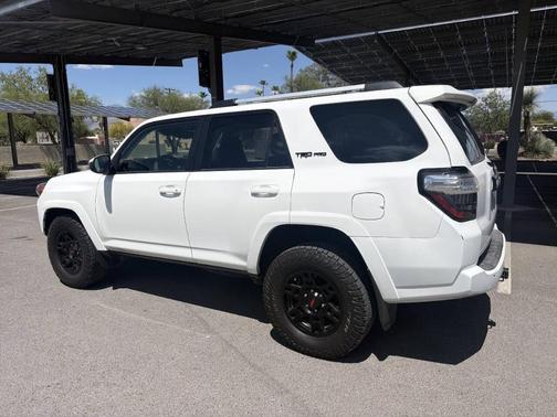 Super White 2017 Toyota 4Runner TRD Pro