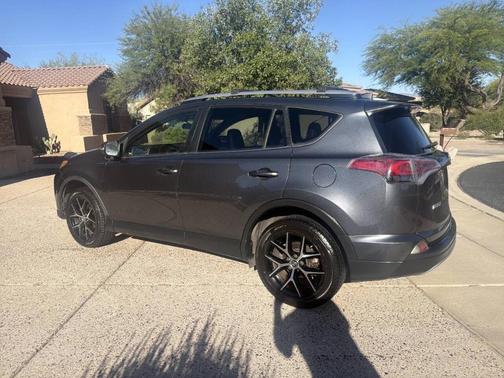 Magnetic Gray Metallic 2016 Toyota RAV4 SE