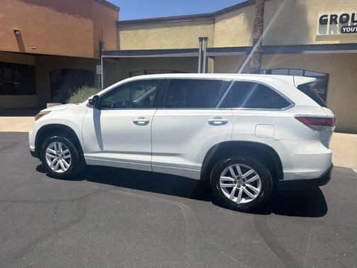 Blizzard Pearl 2015 Toyota Highlander LE