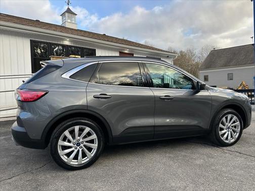 2022 Ford Escape Titanium Hybrid