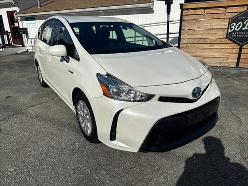 2016 Toyota Prius v Three
