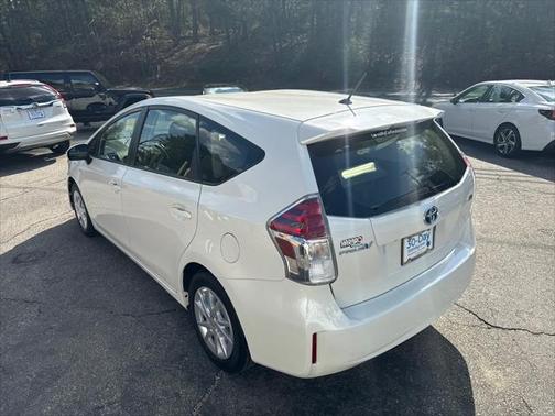 2016 Toyota Prius v Three