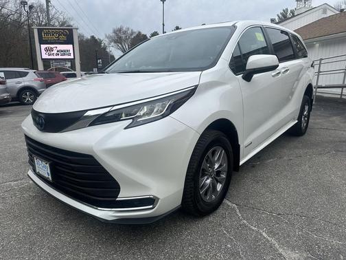 2021 Toyota Sienna XLE 8 Passenger