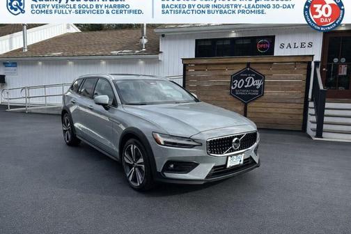 2025 Volvo V60 Cross Country Plus, B5 AWD Gas (mild hybrid)