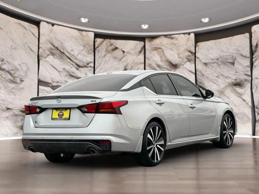 2020 Nissan Altima SR FWD