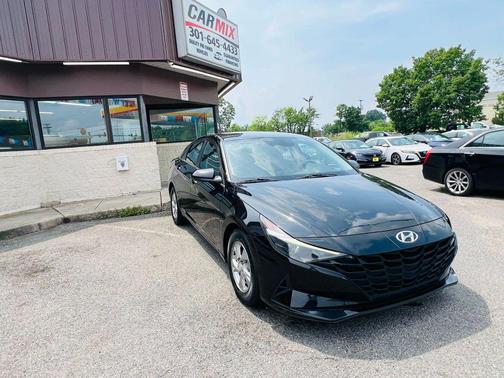 2022 Hyundai ELANTRA SE