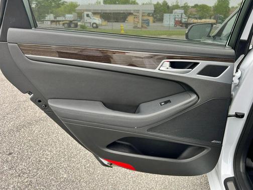 Casablanca White 2017 Genesis G80 3.8