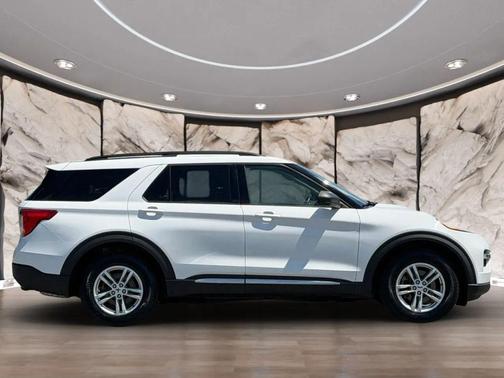 Oxford White 2020 Ford Explorer XLT