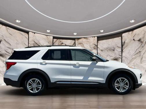 Oxford White 2020 Ford Explorer XLT