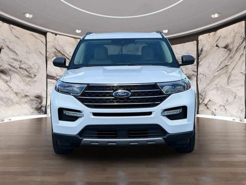 Oxford White 2020 Ford Explorer XLT