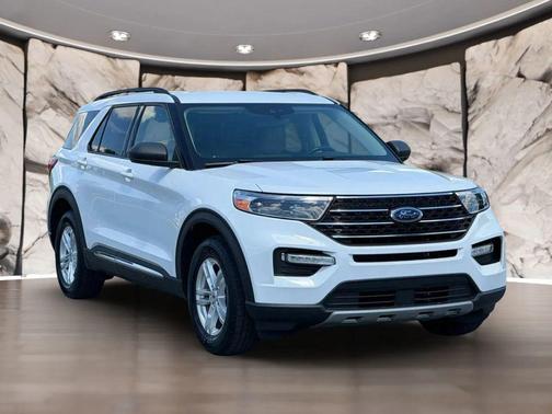 Oxford White 2020 Ford Explorer XLT
