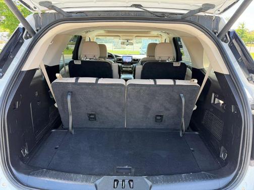 Oxford White 2020 Ford Explorer XLT
